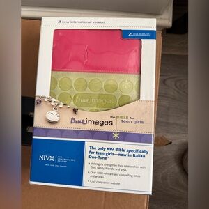 Zondervan True Images Bible for Teen Girls